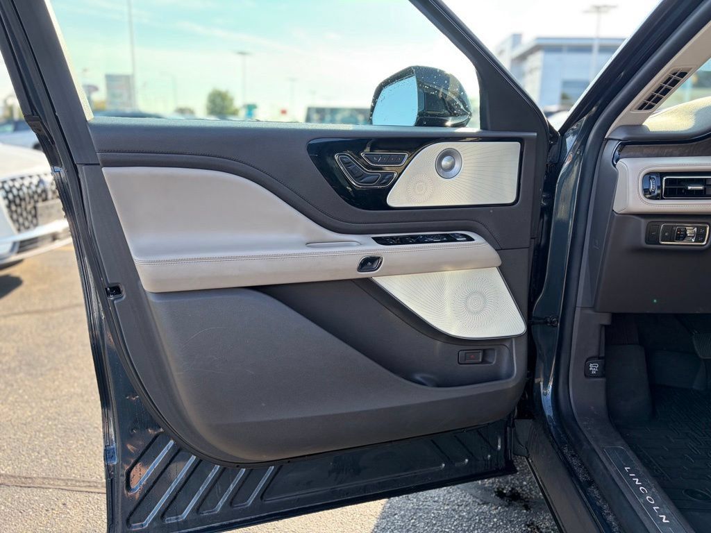 Certified 2023 Lincoln Aviator Reserve w/ Equipment Group 201A AWD/4WD image 21