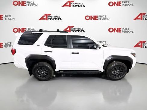 Used 2025 Toyota 4Runner SR5 AWD/4WD image 9