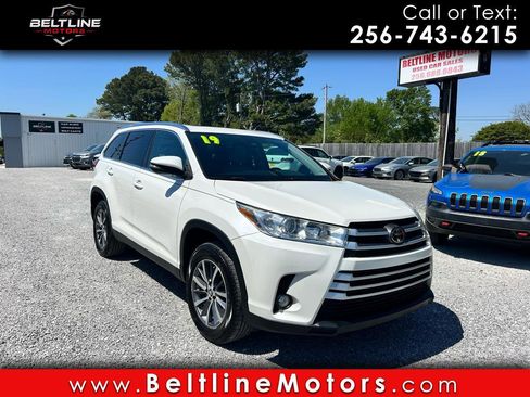 Used 2019 Toyota Highlander XLE image 1