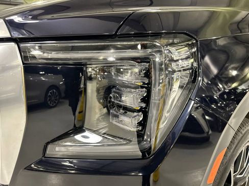 Used 2023 GMC Yukon XL Denali w/ Advanced Technology Package AWD/4WD image 7