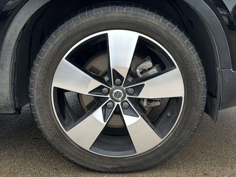 Used 2020 Volvo XC40 T5 Momentum w/ Protection Package Premier image 33