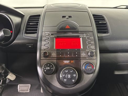 Used 2011 Kia Soul + image 12