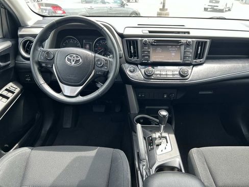 Used 2018 Toyota RAV4 XLE image 18