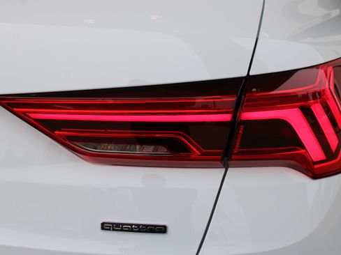 Certified 2025 Audi Q3 2.0T Premium w/ Convenience Package AWD/4WD image 10