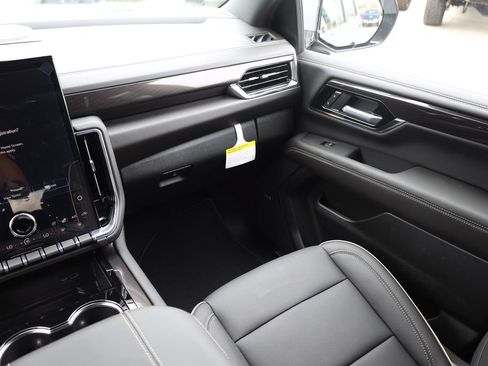 New 2026 GMC Yukon Elevation w/ Elevation Premium Package AWD/4WD image 23