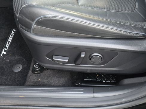 Used 2022 Hyundai Tucson Limited image 24