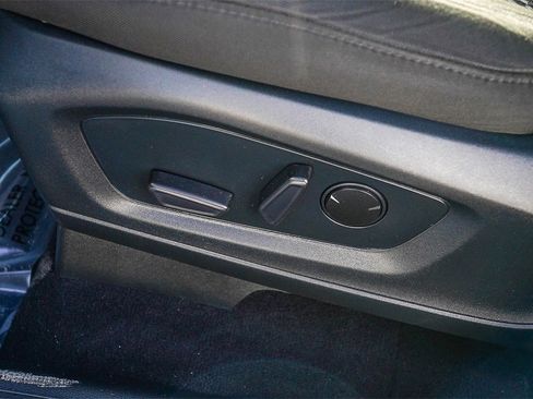 Used 2023 Ford Explorer XLT image 23