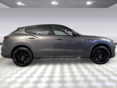 Used 2023 Maserati Levante Trofeo image 7