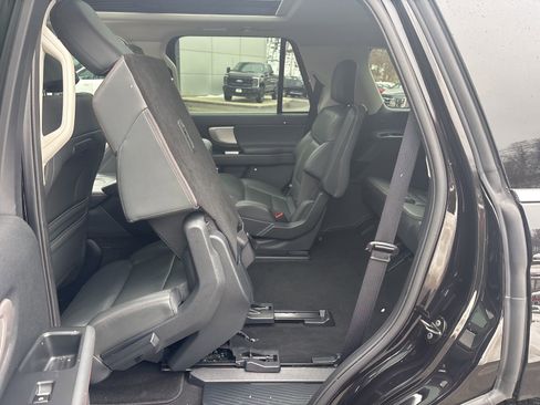 Used 2025 Ford Expedition Active image 37