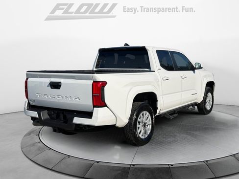 Used 2025 Toyota Tacoma SR5 AWD/4WD image 9