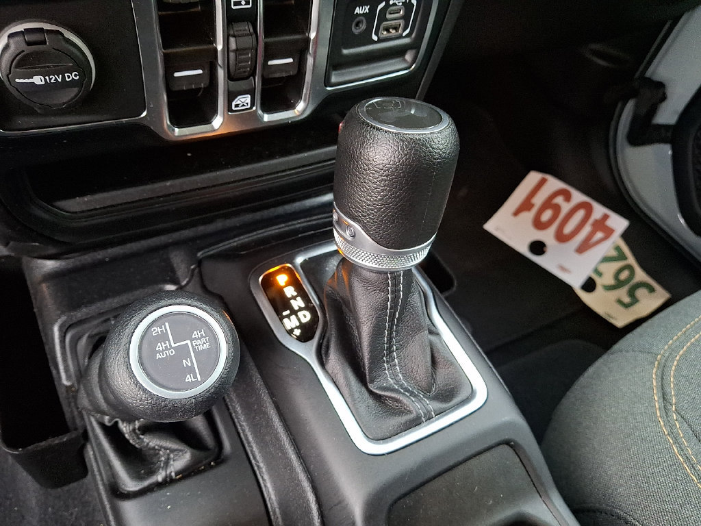 Used 2024 Jeep Wrangler Unlimited w/ Convenience Group AWD/4WD image 15
