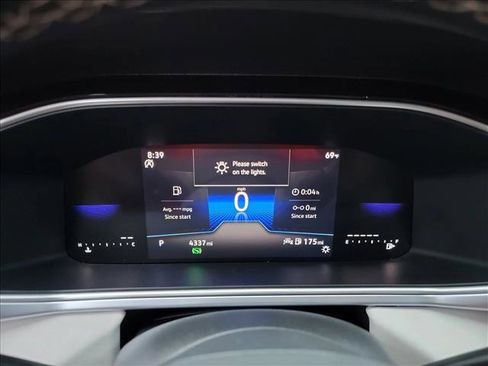 Used 2025 Volkswagen Taos SE w/ Panoramic Sunroof Package image 21