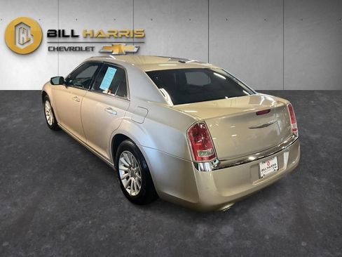 Used 2012 Chrysler 300 RWD image 12