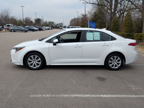 Used 2024 Toyota Corolla LE image 7