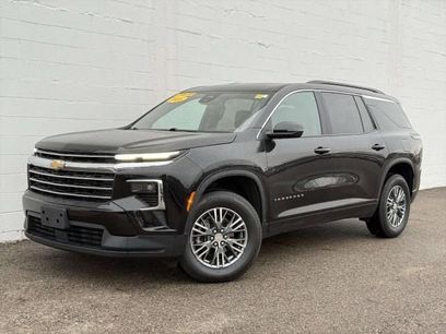 Used 2025 Chevrolet Traverse LT