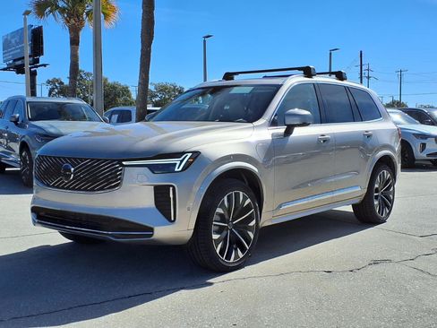 New 2026 Volvo XC90 T8 Ultra w/ Lounge Package image 3