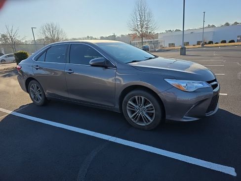 Used 2017 Toyota Camry SE image 10