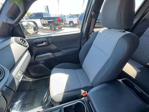 Used 2023 Toyota Tacoma TRD Off-Road image 18