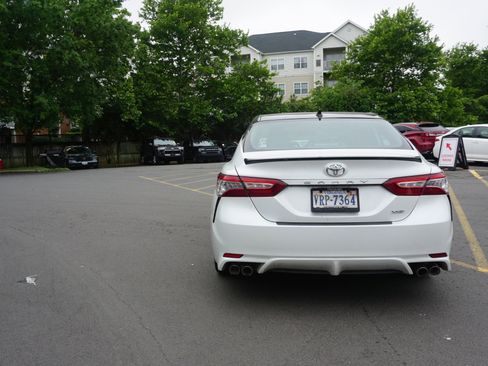 Used 2020 Toyota Camry XSE FWD image 5
