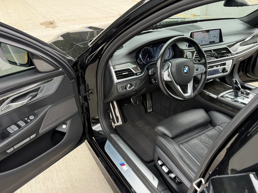 Used 2018 BMW 750i xDrive AWD/4WD image 13