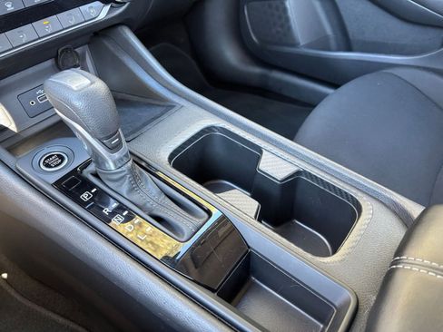 Used 2025 Nissan Sentra S image 43