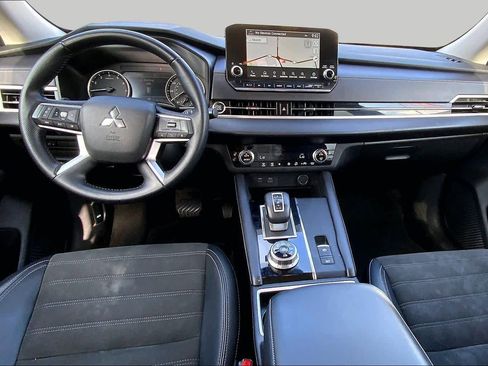 Used 2023 Mitsubishi Outlander SE AWD/4WD image 15