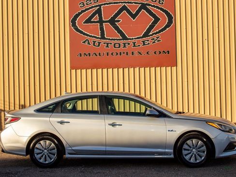 Used 2016 Hyundai Sonata SE image 2