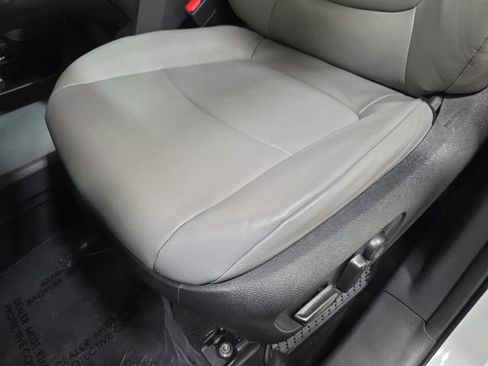 Used 2024 Toyota Sienna XLE FWD image 24