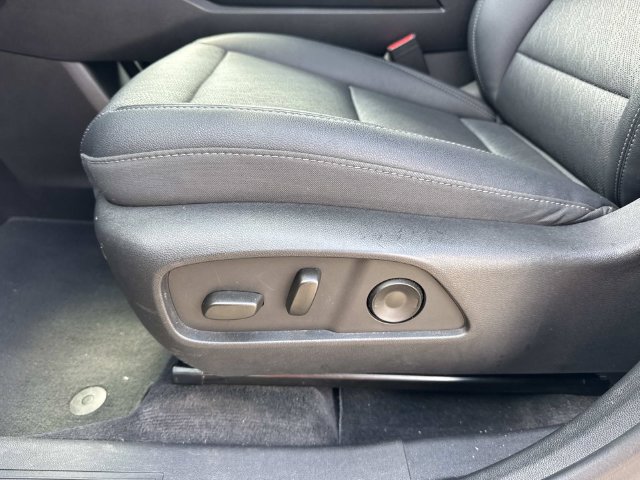 Used 2025 Chevrolet Equinox LT w/ Convenience Package II FWD image 17