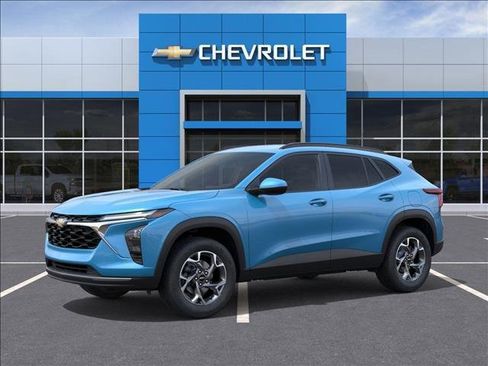 New 2026 Chevrolet Trax LT w/ Driver Confidence Package image 2