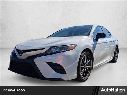 Used 2019 Toyota Camry SE image 1