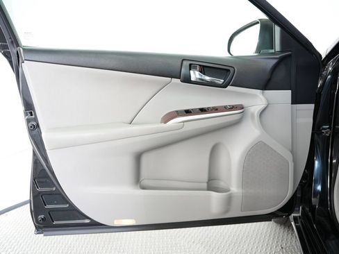 Used 2012 Toyota Camry XLE w/ Leather Pkg FWD image 42