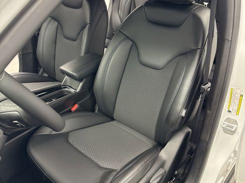 New 2026 Jeep Compass Latitude image 9