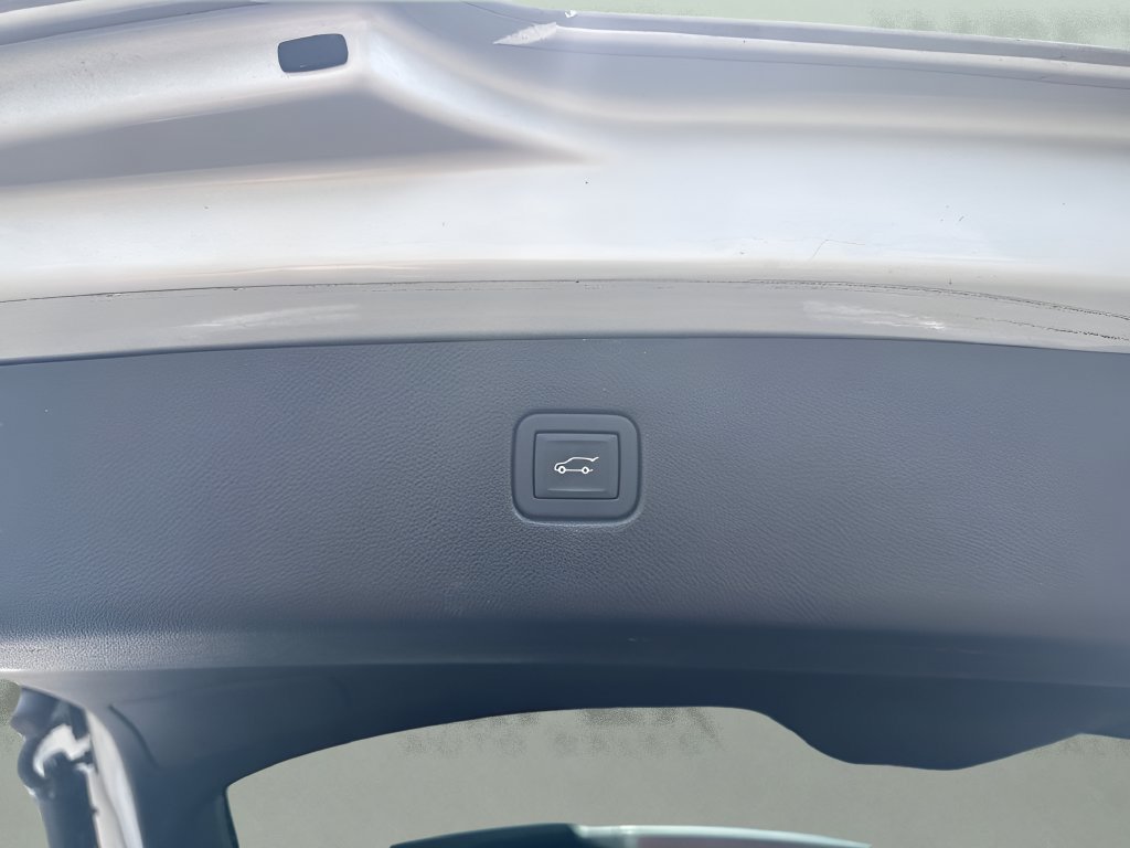 Used 2022 Chevrolet Blazer LT FWD image 12