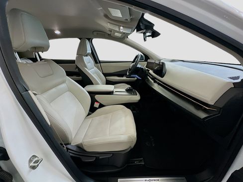 Used 2024 Nissan Ariya AWD image 32