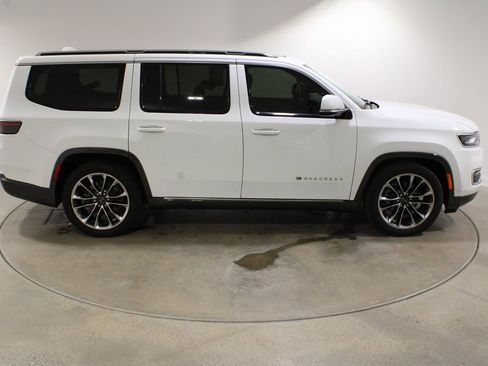 Used 2022 Jeep Wagoneer Series III w/ Premium Group I image 7