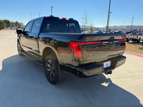 Used 2022 Ford F150 Lightning Lariat image 7
