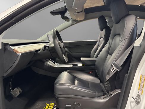 Used 2022 Tesla Model Y Long Range image 17