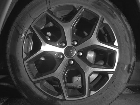 Used 2025 Jeep Compass Limited image 14