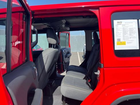 Used 2025 Jeep Wrangler Unlimited Sahara AWD/4WD image 26