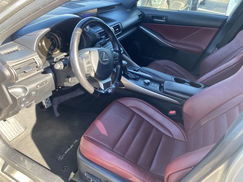 Used 2018 Lexus IS 300 image 9