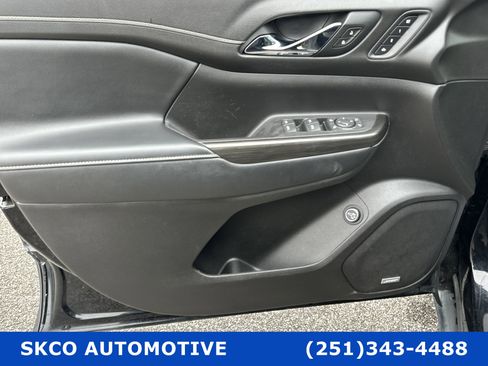 Used 2021 GMC Acadia SLT w/ Elevation Edition image 12