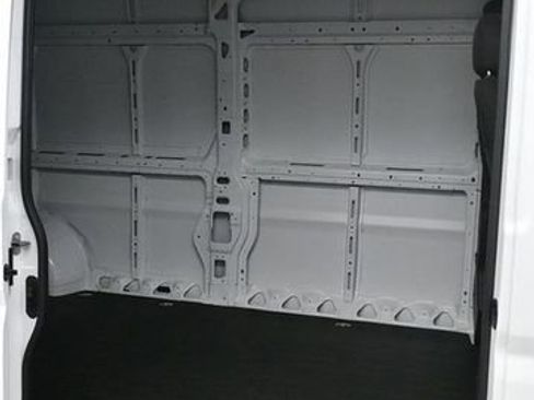 Used 2025 RAM ProMaster 2500 w/ Convenience Group image 11