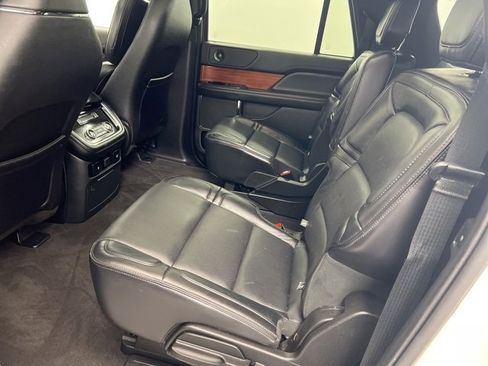 Used 2019 Lincoln Navigator L Reserve image 11