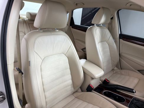 Used 2013 Volkswagen Passat TDI SEL Premium image 24