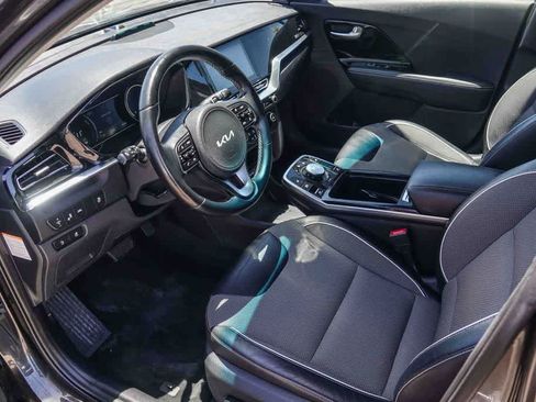 Certified 2022 Kia Niro EX FWD image 16