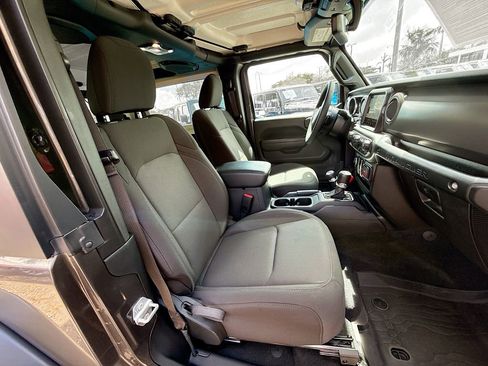 Used 2023 Jeep Wrangler Willys image 31