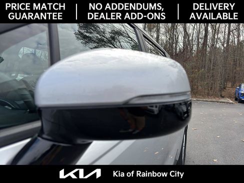 Used 2023 Kia Carnival LX image 13