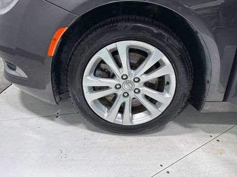 Used 2016 Chrysler 200 Limited w/ Convenience Group image 5