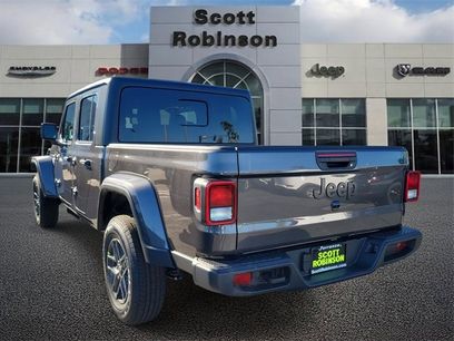 New 2026 Jeep Gladiator Sport